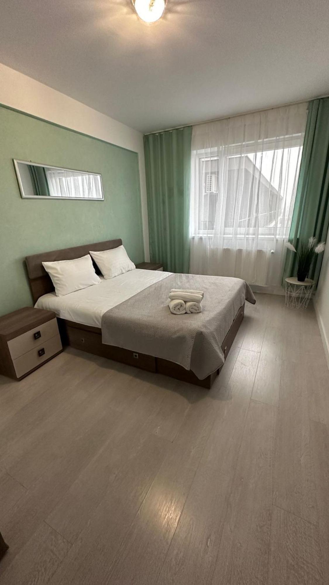 Chris Holiday Oradea Bagian luar foto